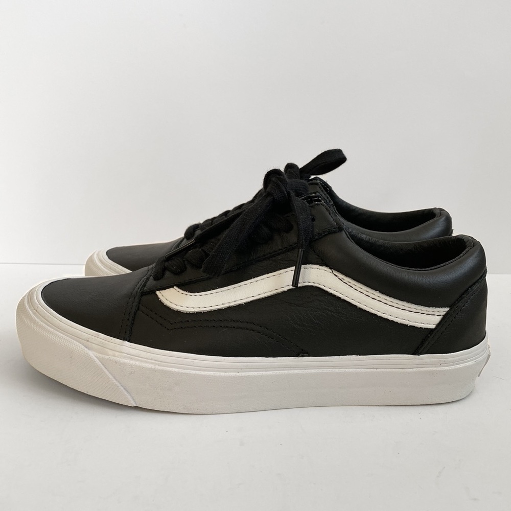 Vans old skool classic tumble sneaker, size 7.5